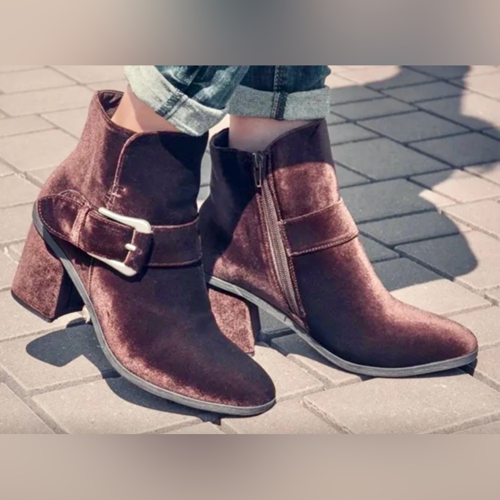 Muk Luks  Josephine Ankle Block Heel Boots Women's size 6.